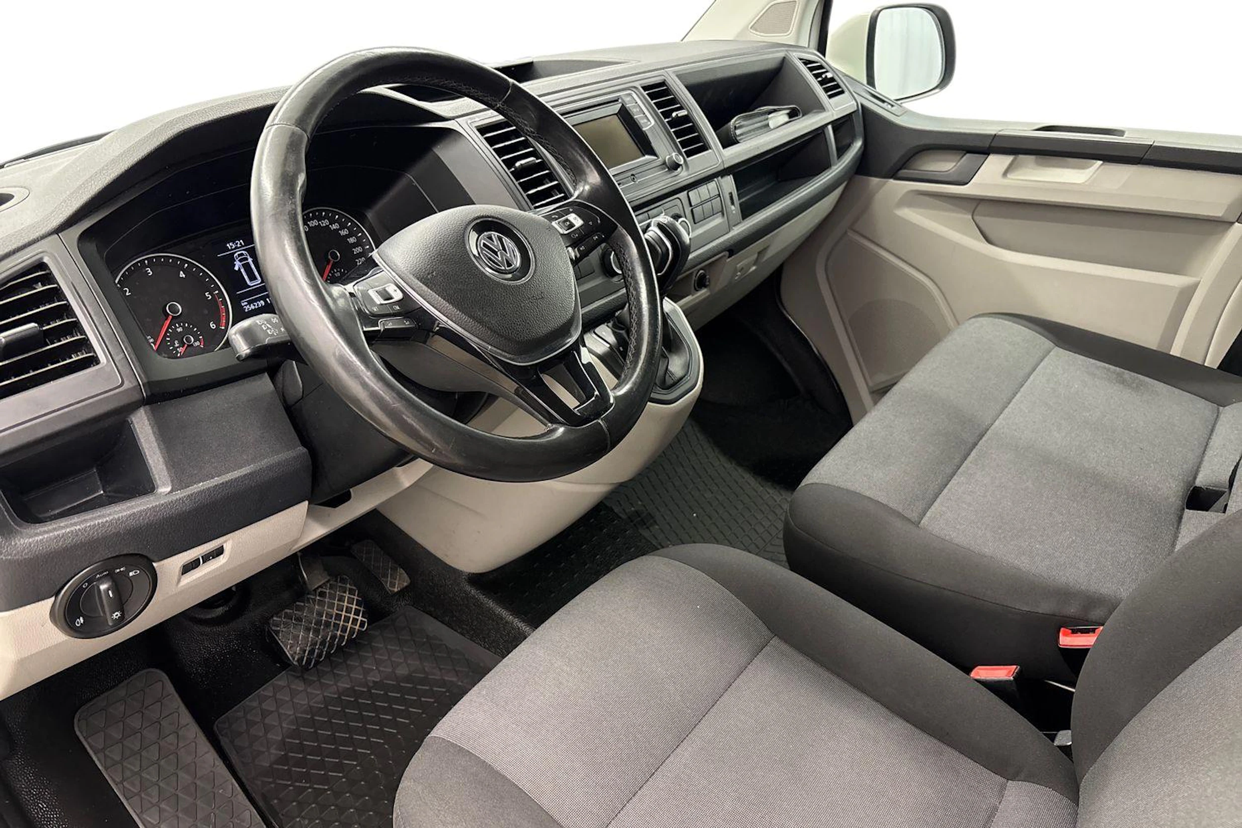valkoinen Volkswagen Transporter 2018 kuva 8.