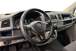 valkoinen Volkswagen Transporter 2018 kuva 9.