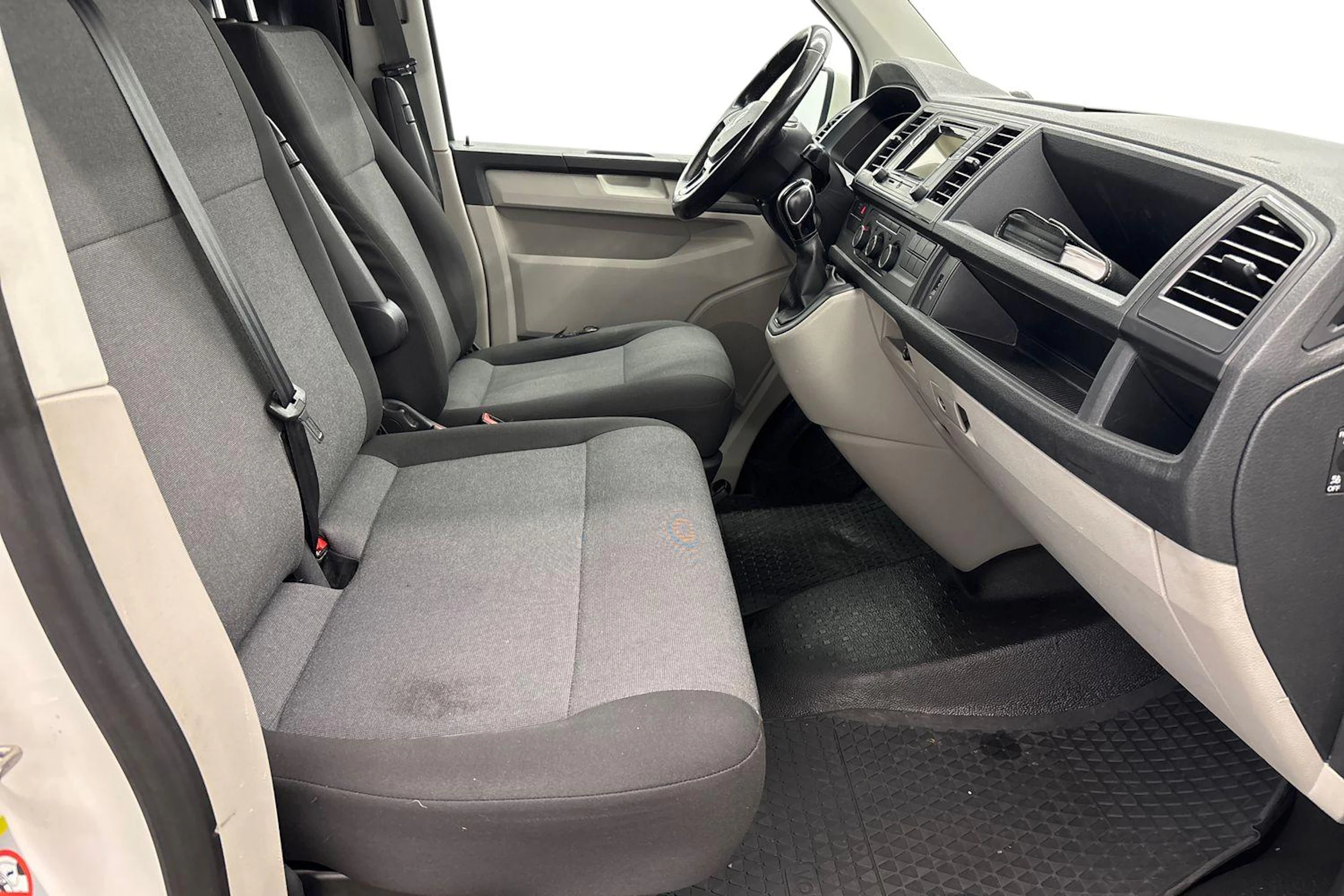 valkoinen Volkswagen Transporter 2018 kuva 11.