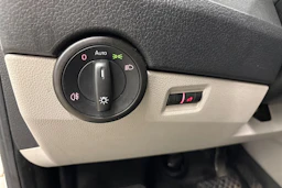 valkoinen Volkswagen Transporter 2018 kuva 27.