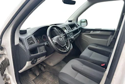 valkoinen Volkswagen Transporter 2018 kuva 3.