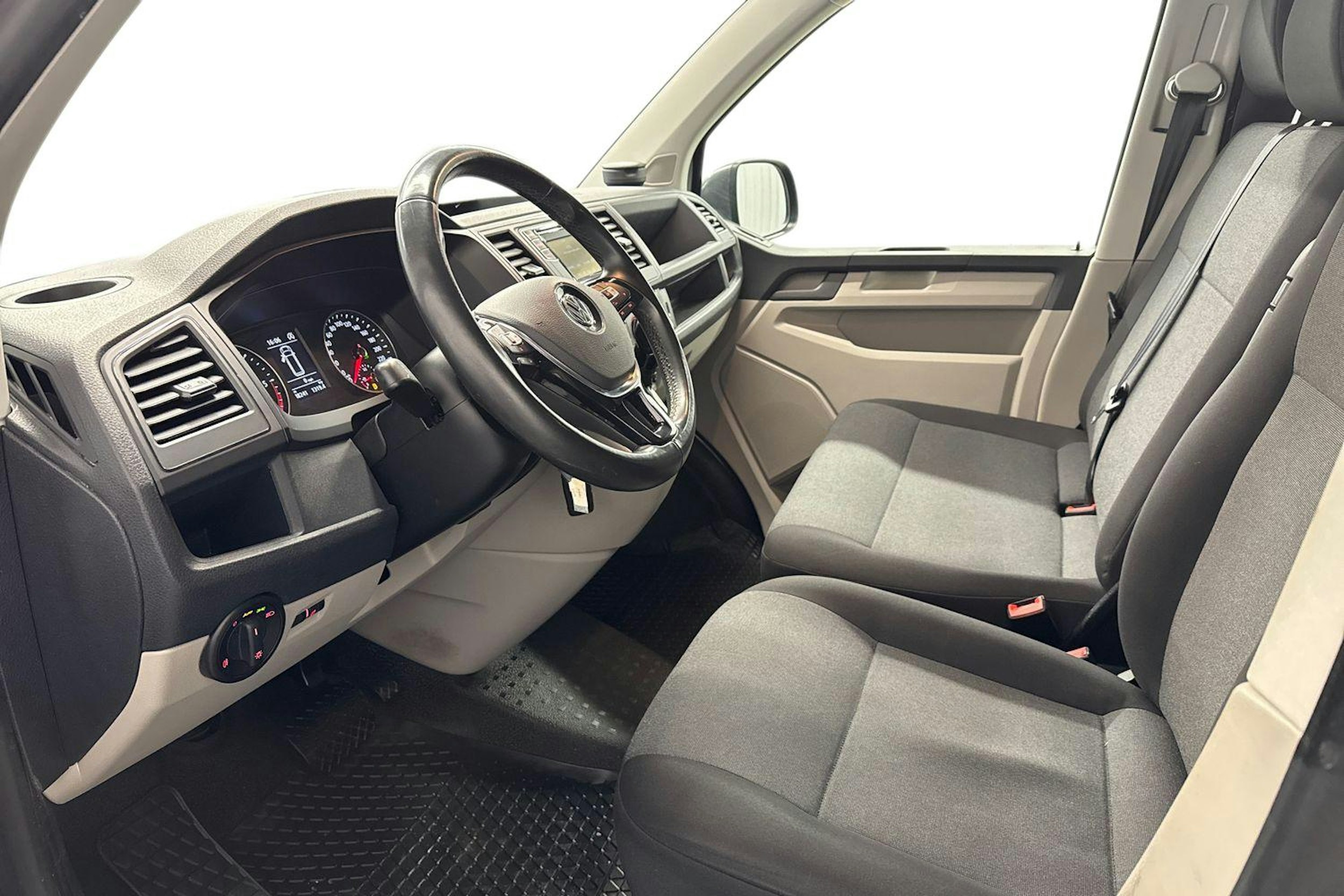 harmaa Volkswagen Transporter 2018 kuva 8.