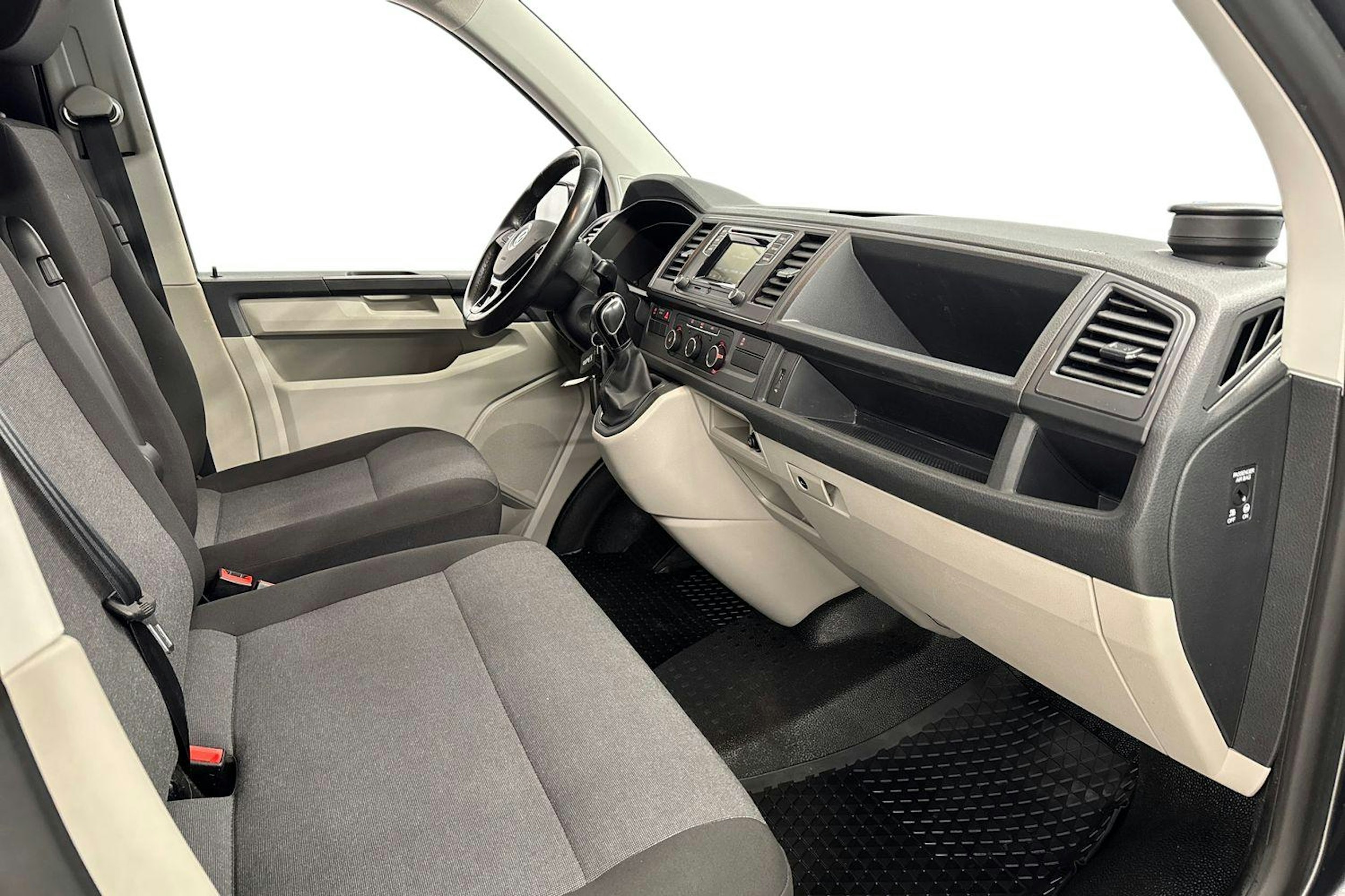 harmaa Volkswagen Transporter 2018 kuva 9.