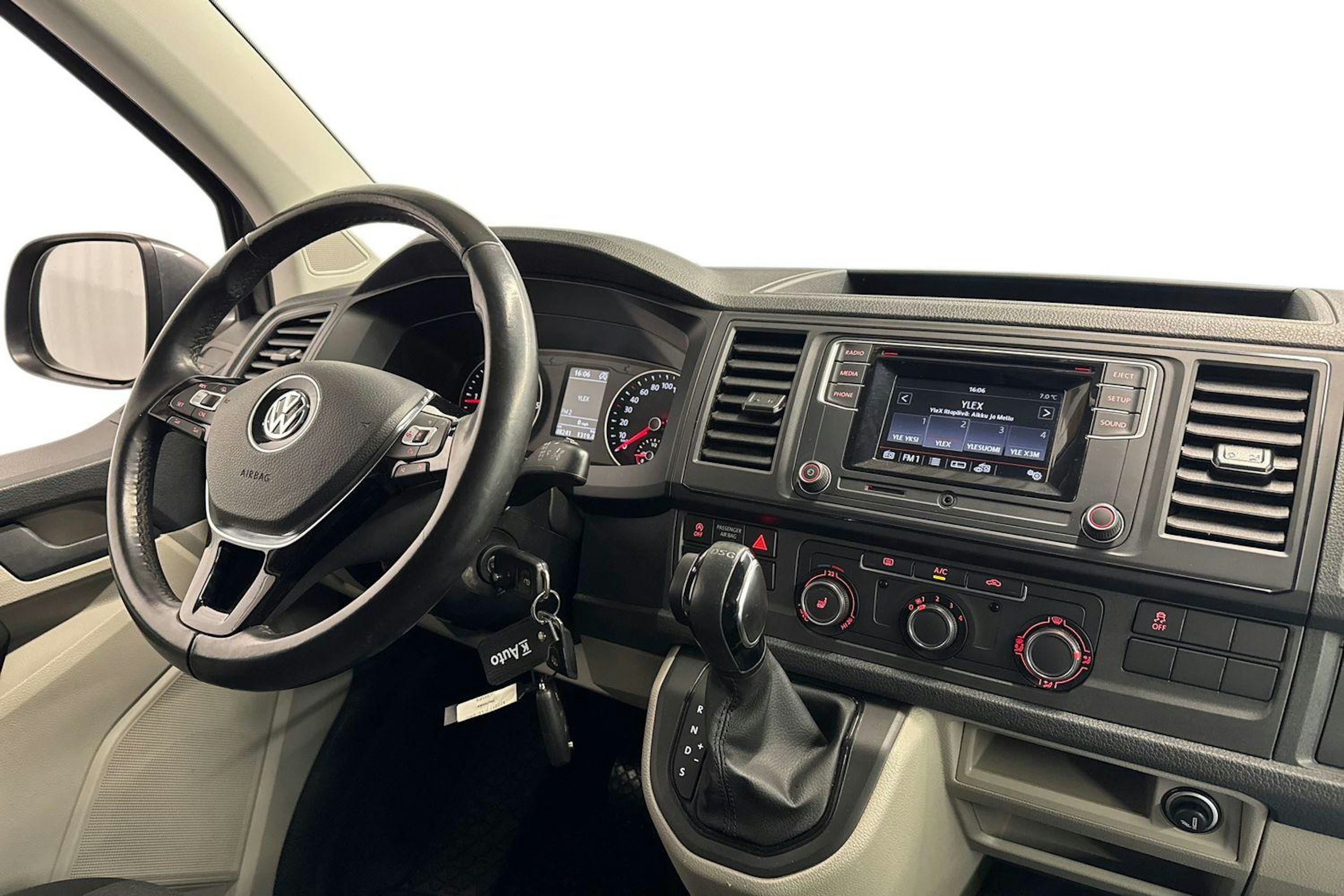 harmaa Volkswagen Transporter 2018 kuva 11.