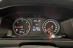 harmaa Volkswagen Transporter 2018 kuva 15.