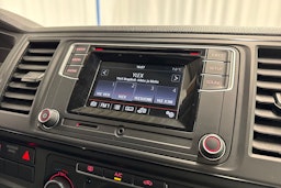 harmaa Volkswagen Transporter 2018 kuva 18.