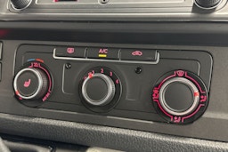 harmaa Volkswagen Transporter 2018 kuva 20.