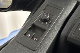 harmaa Volkswagen Transporter 2018 kuva 23.