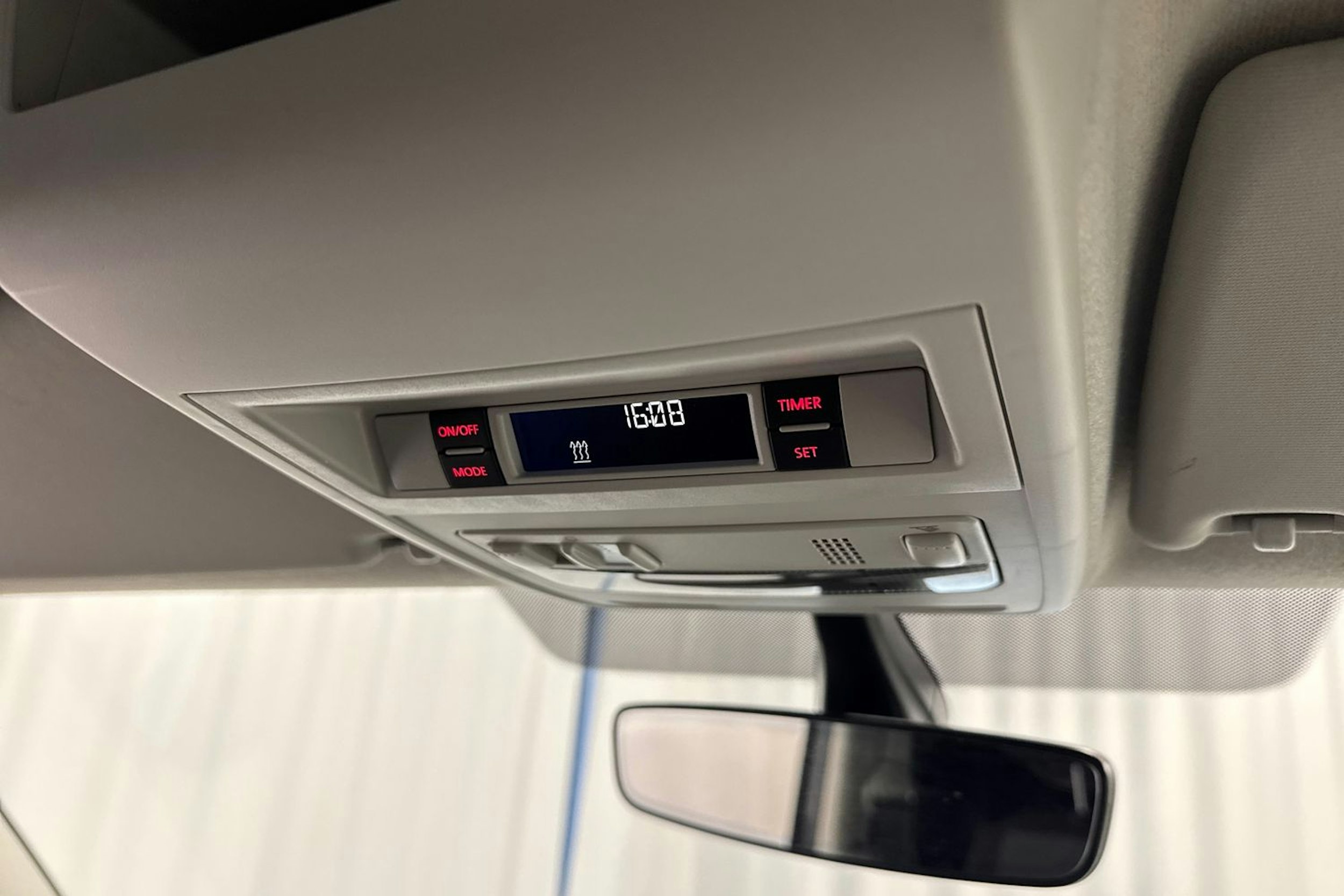 harmaa Volkswagen Transporter 2018 kuva 24.