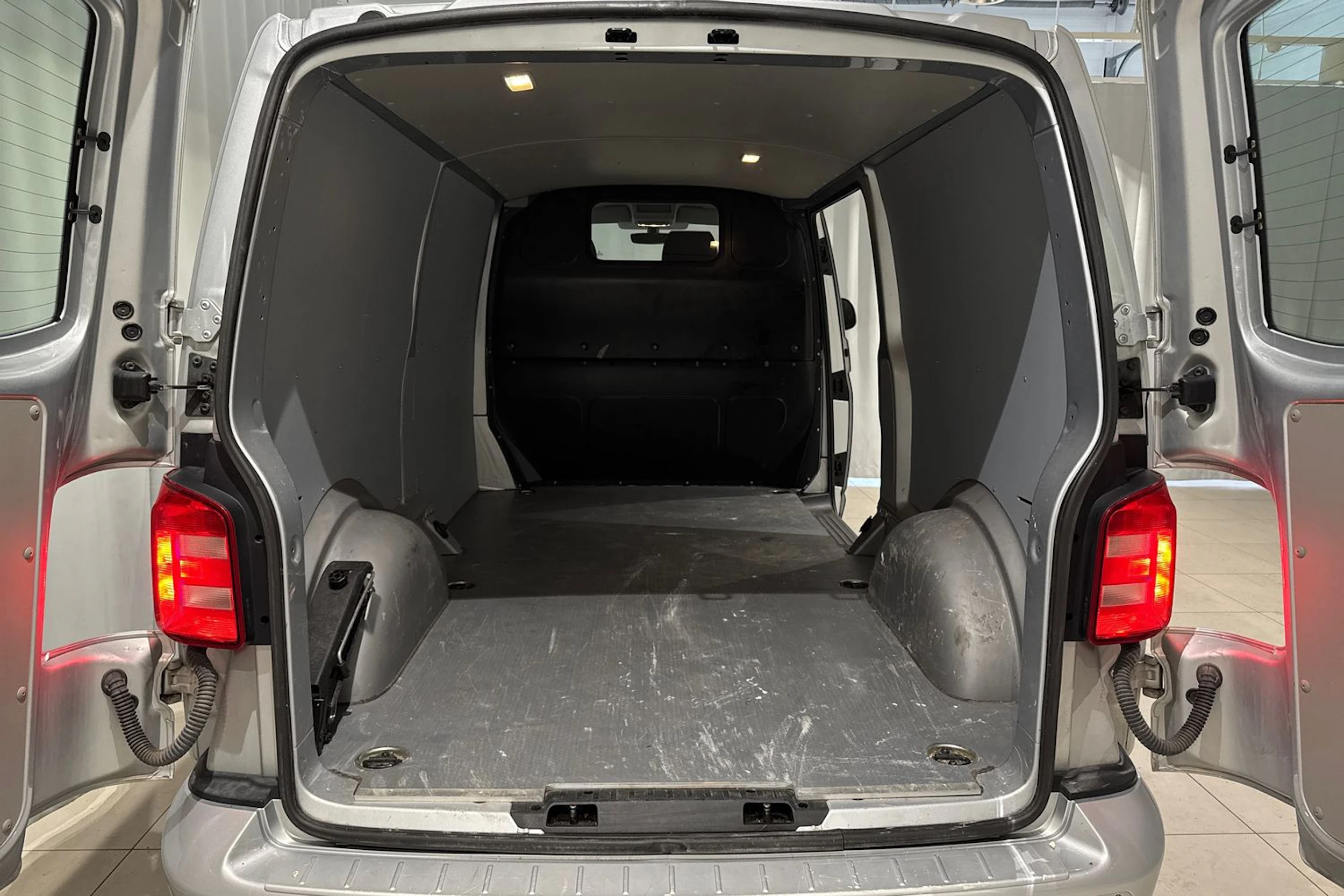 hopea Volkswagen Transporter 2018 kuva 15.