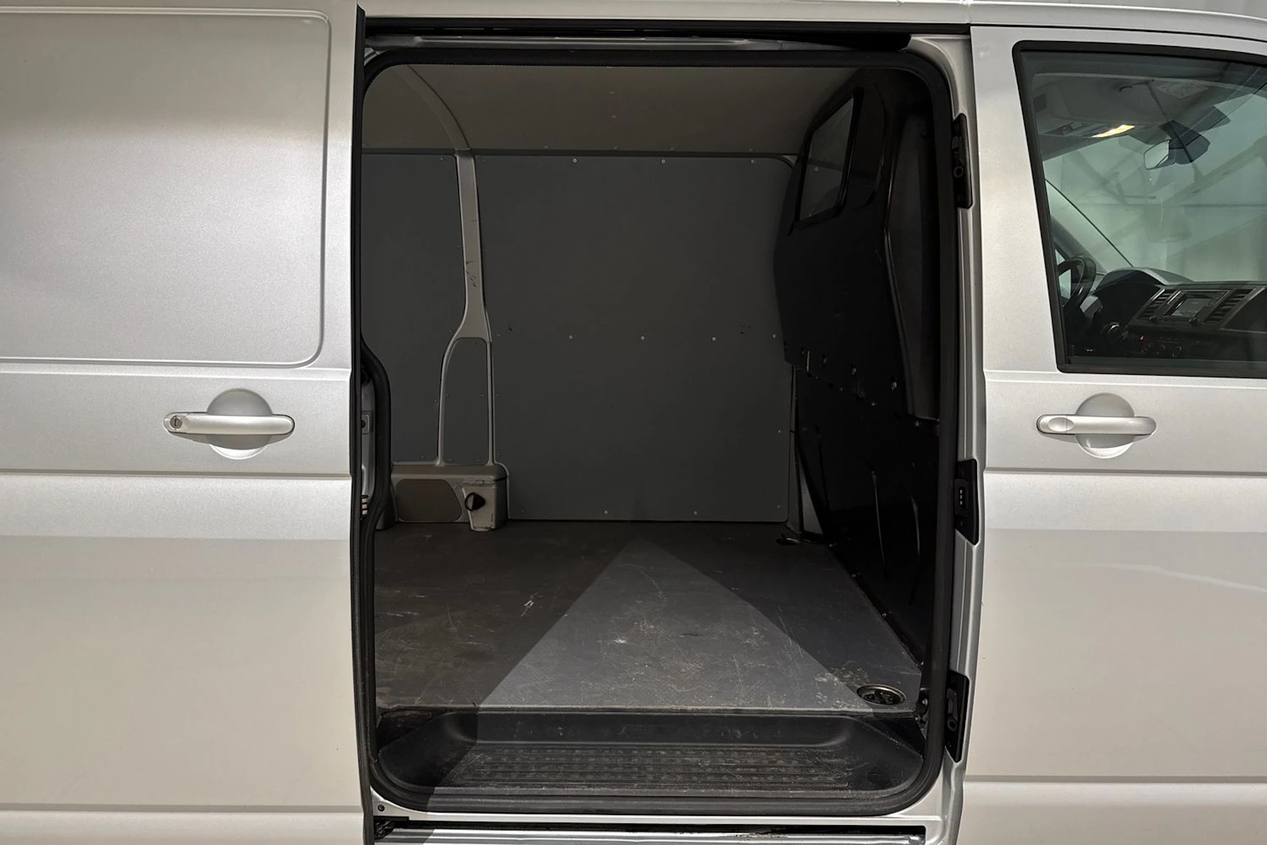 hopea Volkswagen Transporter 2018 kuva 16.