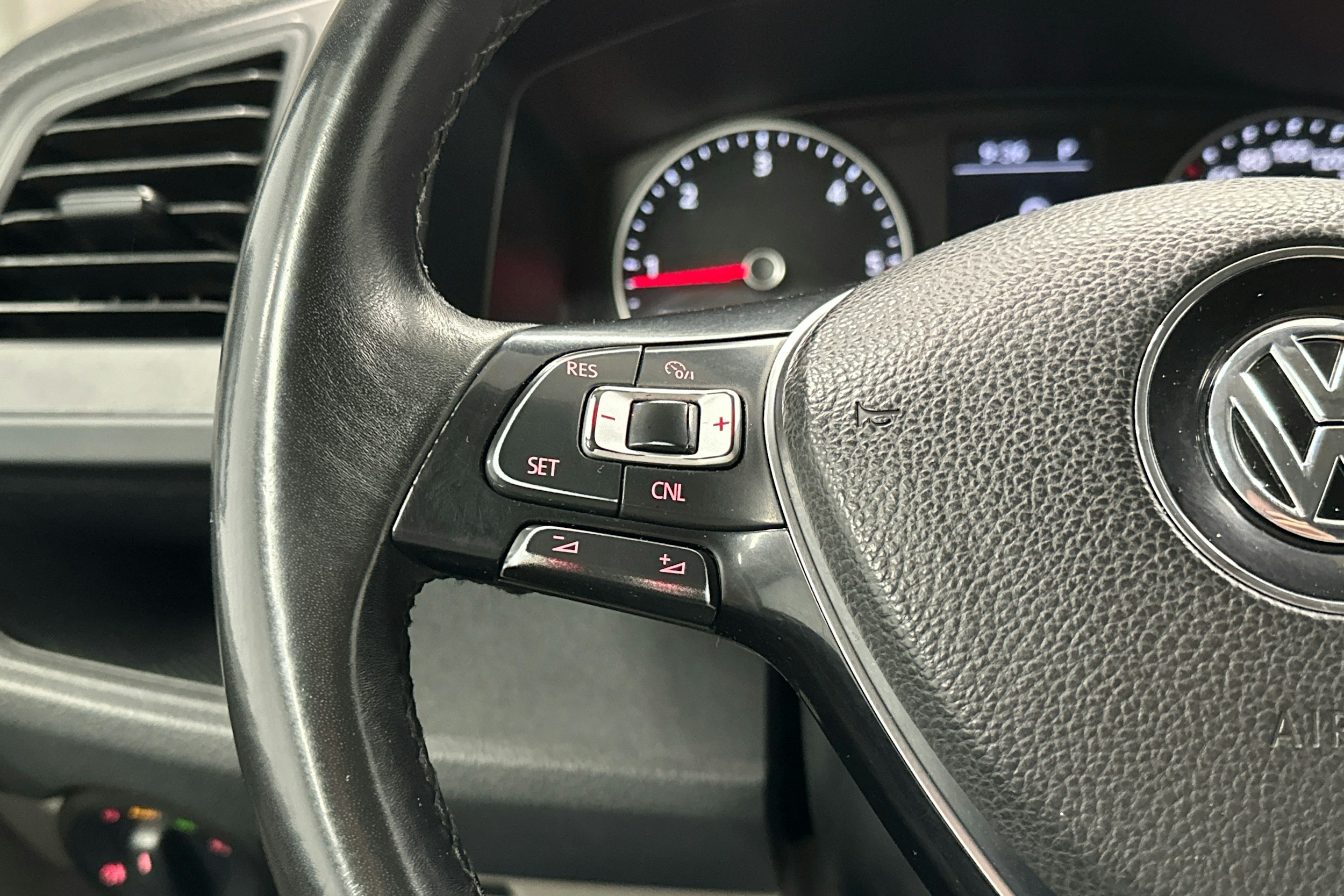 harmaa Volkswagen Transporter 2018 kuva 7.