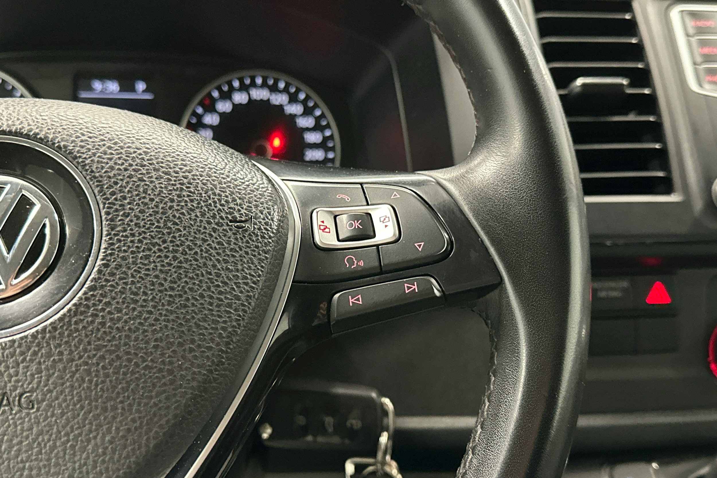 harmaa Volkswagen Transporter 2018 kuva 8.