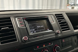 harmaa Volkswagen Transporter 2018 kuva 11.