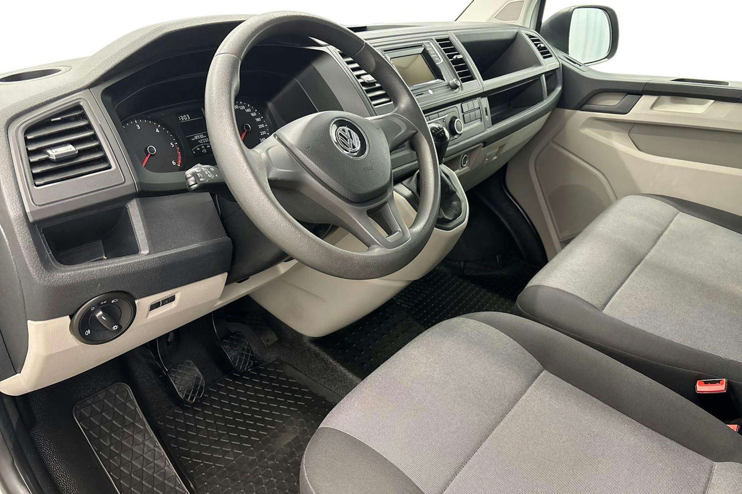 valkoinen Volkswagen Transporter 2018 kuva 7.