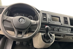 valkoinen Volkswagen Transporter 2018 kuva 9.
