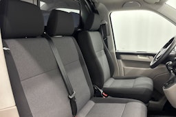 valkoinen Volkswagen Transporter 2018 kuva 13.
