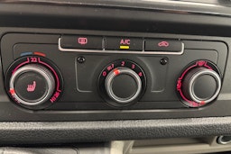 valkoinen Volkswagen Transporter 2018 kuva 18.
