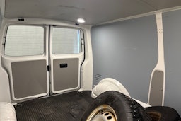 valkoinen Volkswagen Transporter 2018 kuva 21.