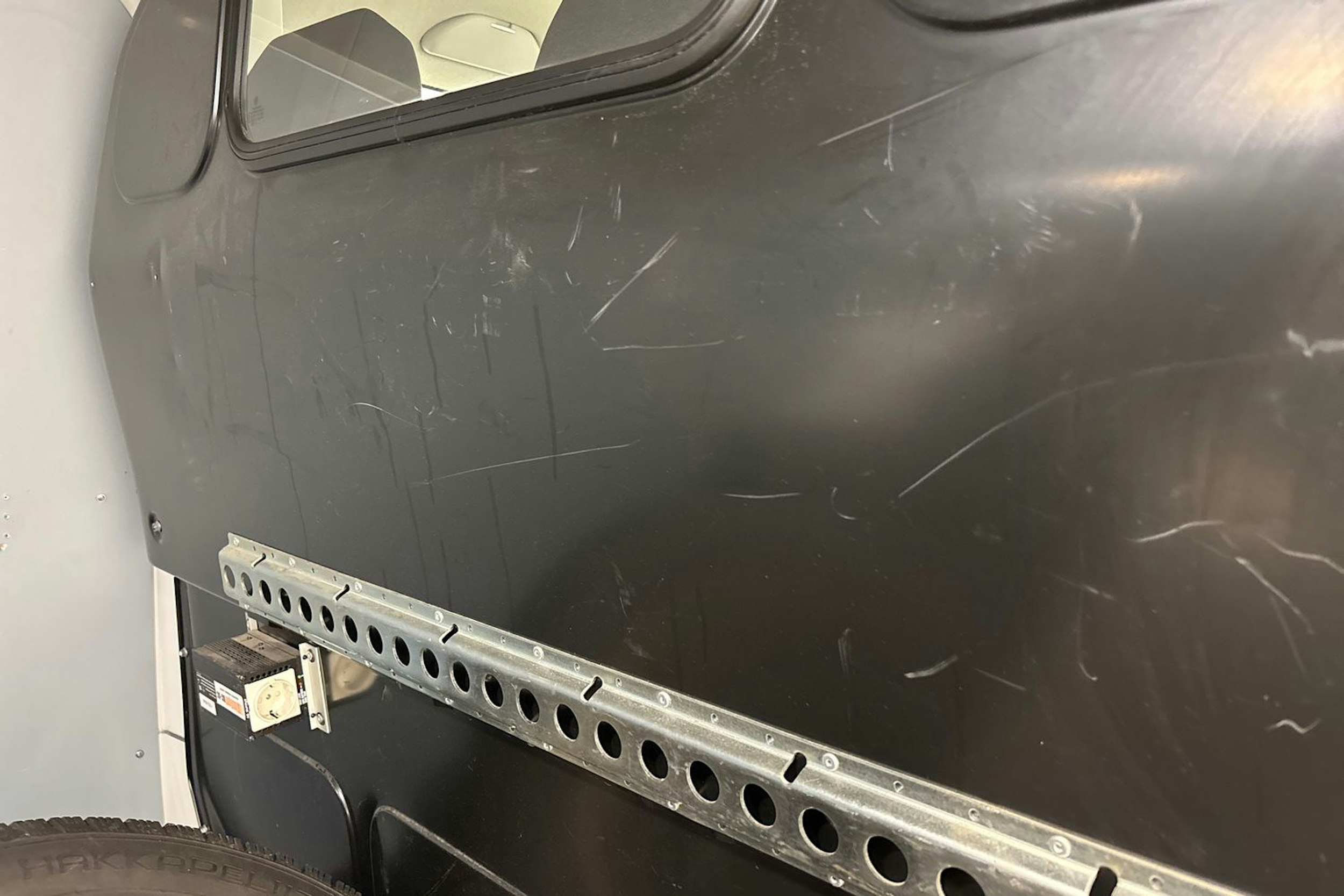 valkoinen Volkswagen Transporter 2018 kuva 22.