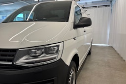valkoinen Volkswagen Transporter 2018 kuva 26.