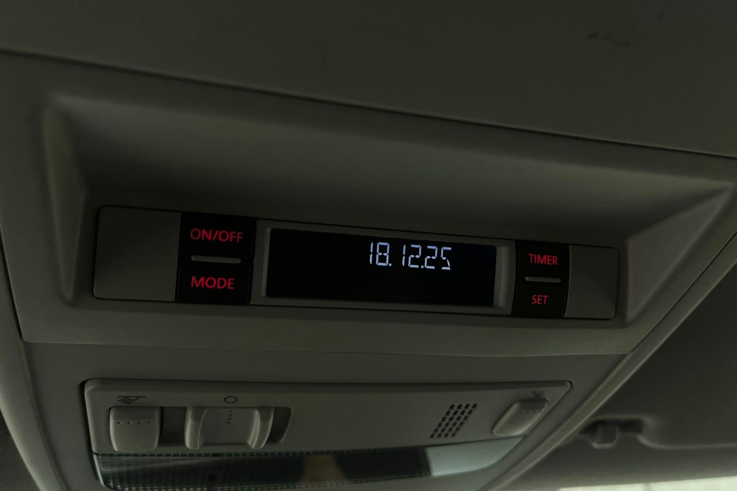 valkoinen Volkswagen Transporter 2018 kuva 29.