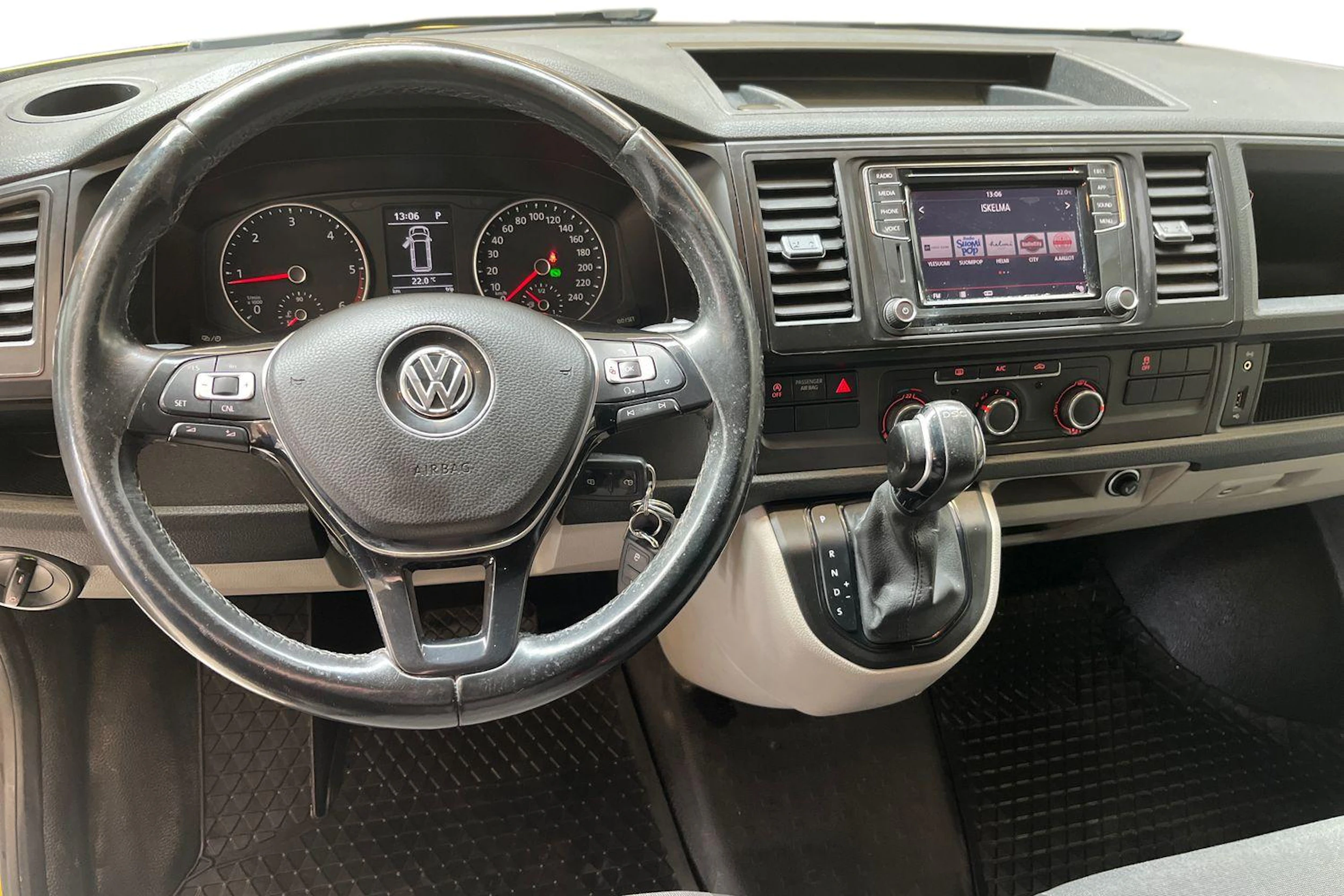 keltainen Volkswagen Transporter 2018 kuva 7.