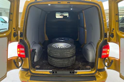 keltainen Volkswagen Transporter 2018 kuva 12.