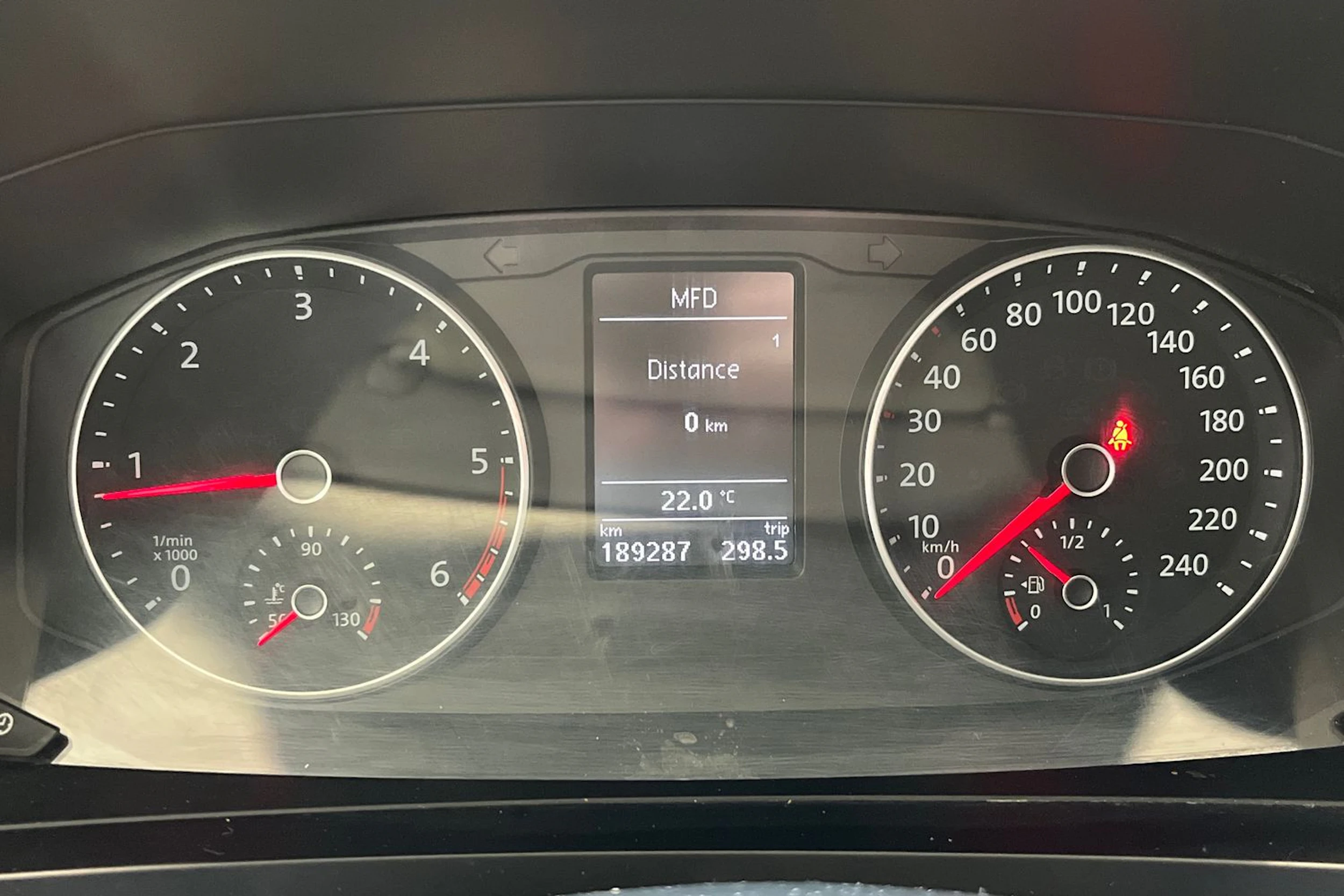 keltainen Volkswagen Transporter 2018 kuva 13.