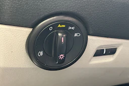 keltainen Volkswagen Transporter 2018 kuva 16.