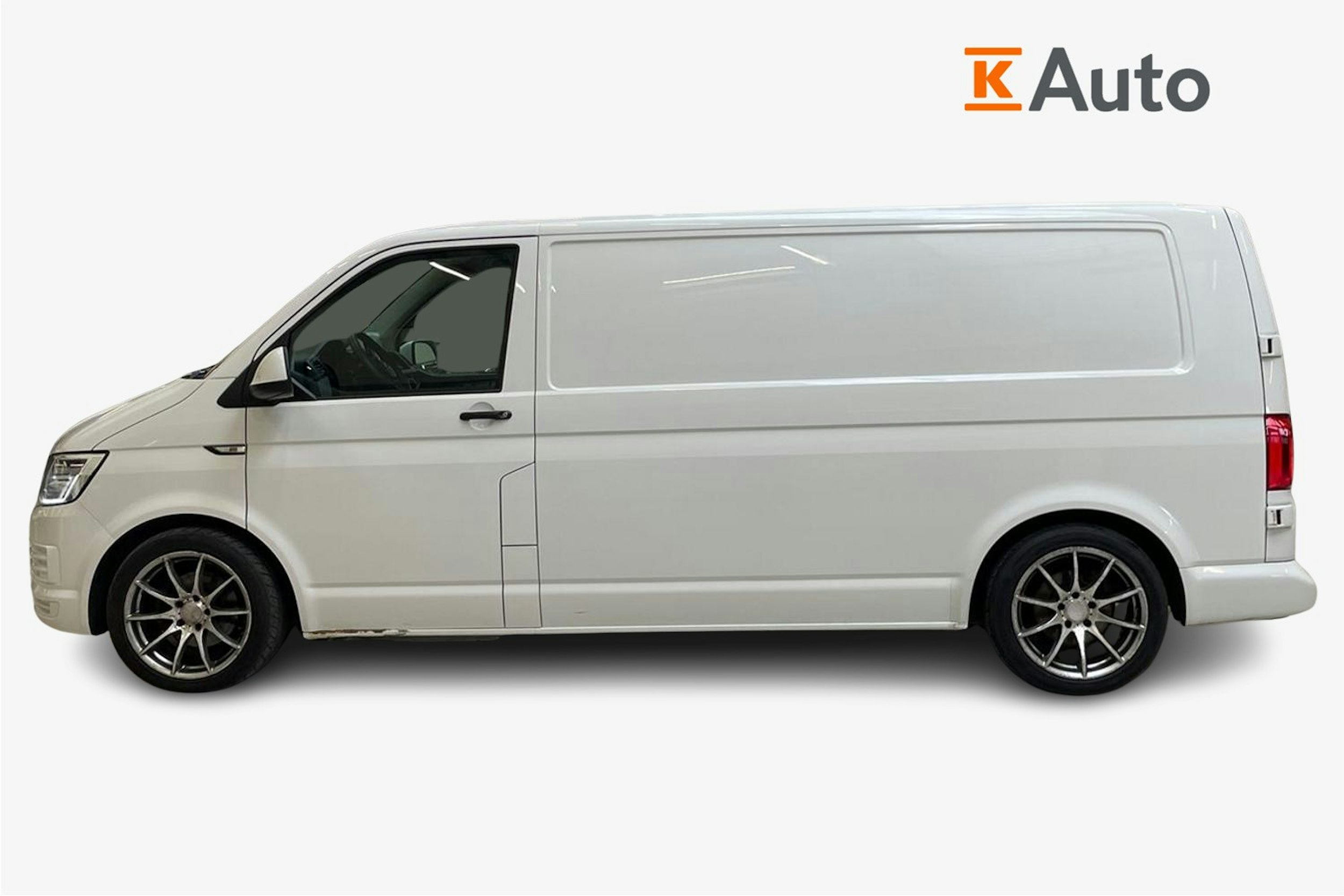 valkoinen Volkswagen Transporter 2018 kuva 6.