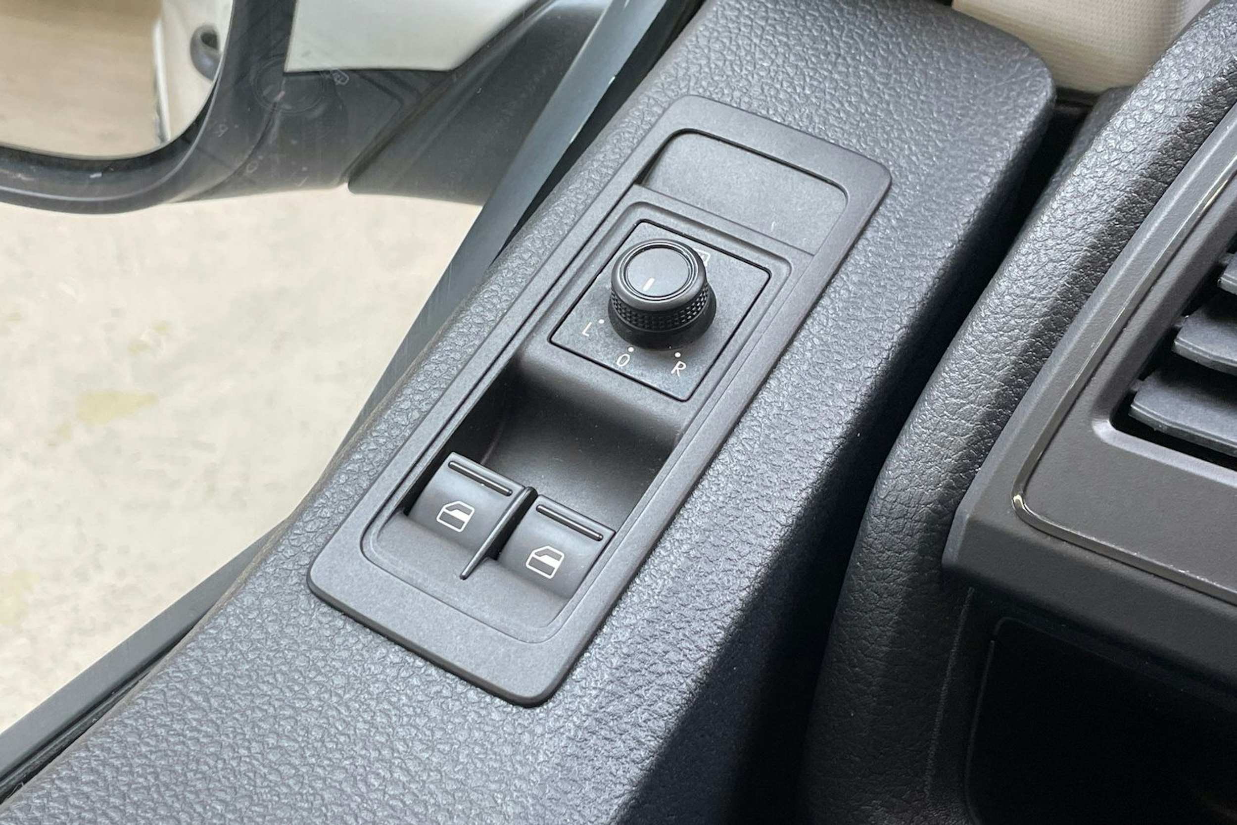 valkoinen Volkswagen Transporter 2018 kuva 17.