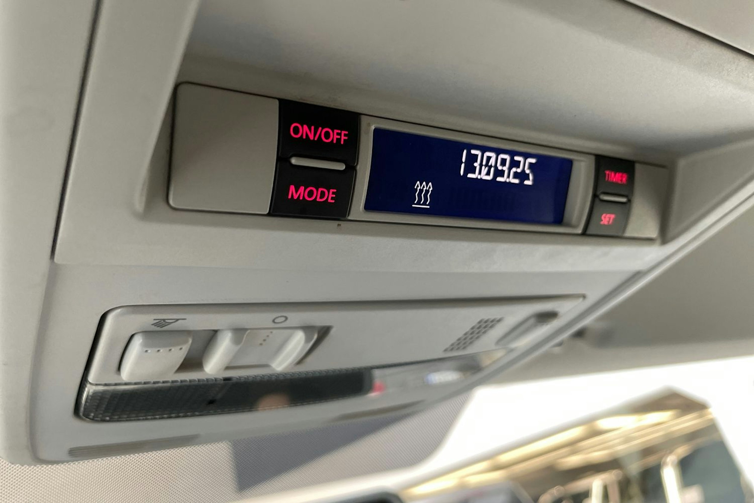 valkoinen Volkswagen Transporter 2018 kuva 20.