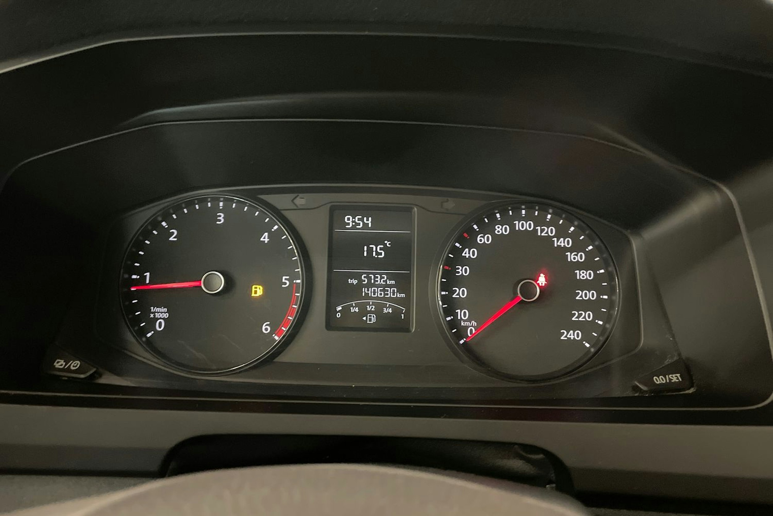 Punainen Volkswagen TRANSPORTER 2018 kuva 13.