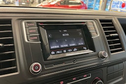 Punainen Volkswagen TRANSPORTER 2018 kuva 15.