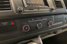 Punainen Volkswagen TRANSPORTER 2018 kuva 16.