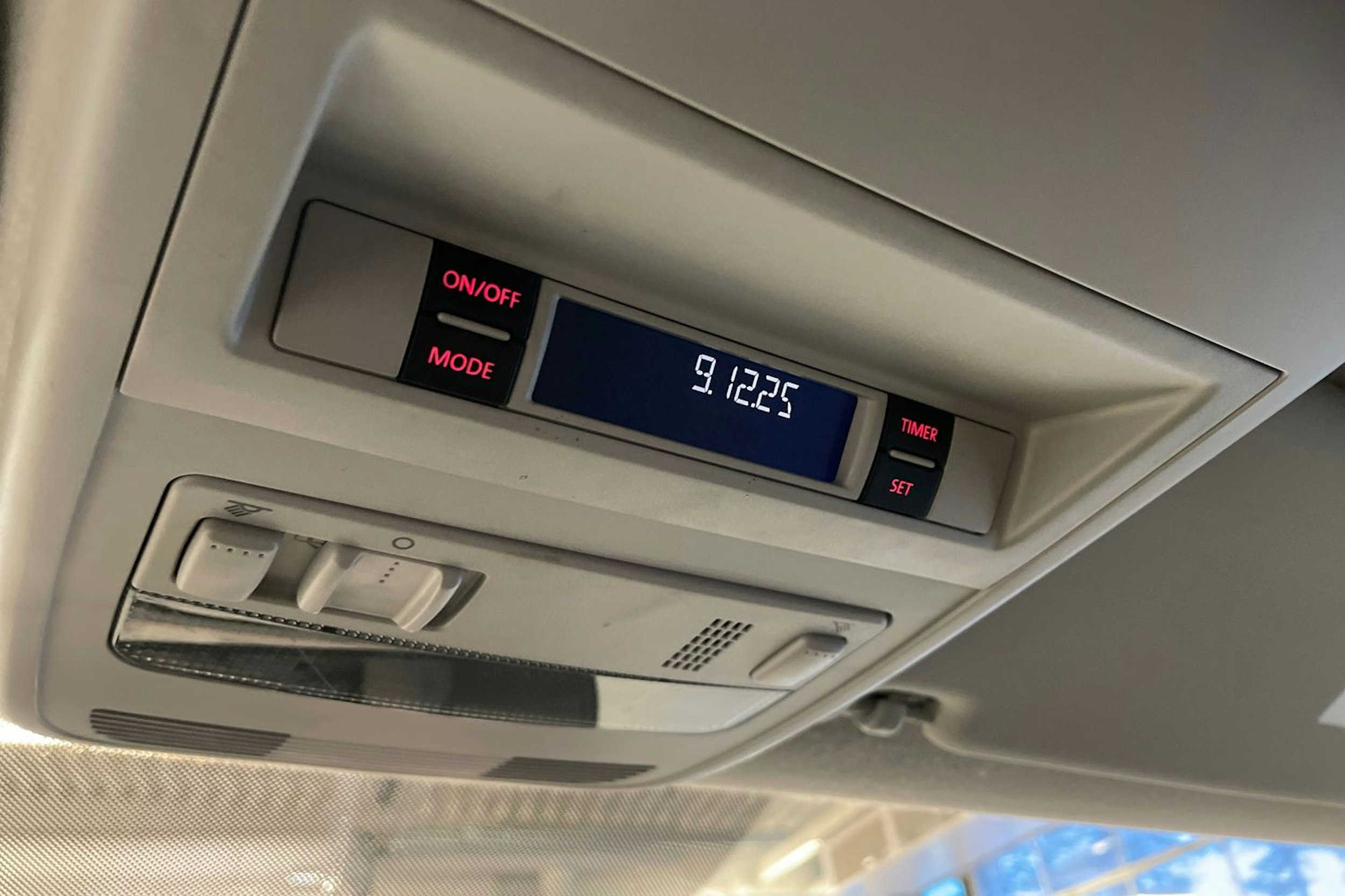 Punainen Volkswagen TRANSPORTER 2018 kuva 17.