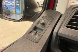 Punainen Volkswagen TRANSPORTER 2018 kuva 18.