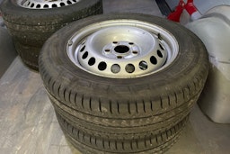 Punainen Volkswagen TRANSPORTER 2018 kuva 21.