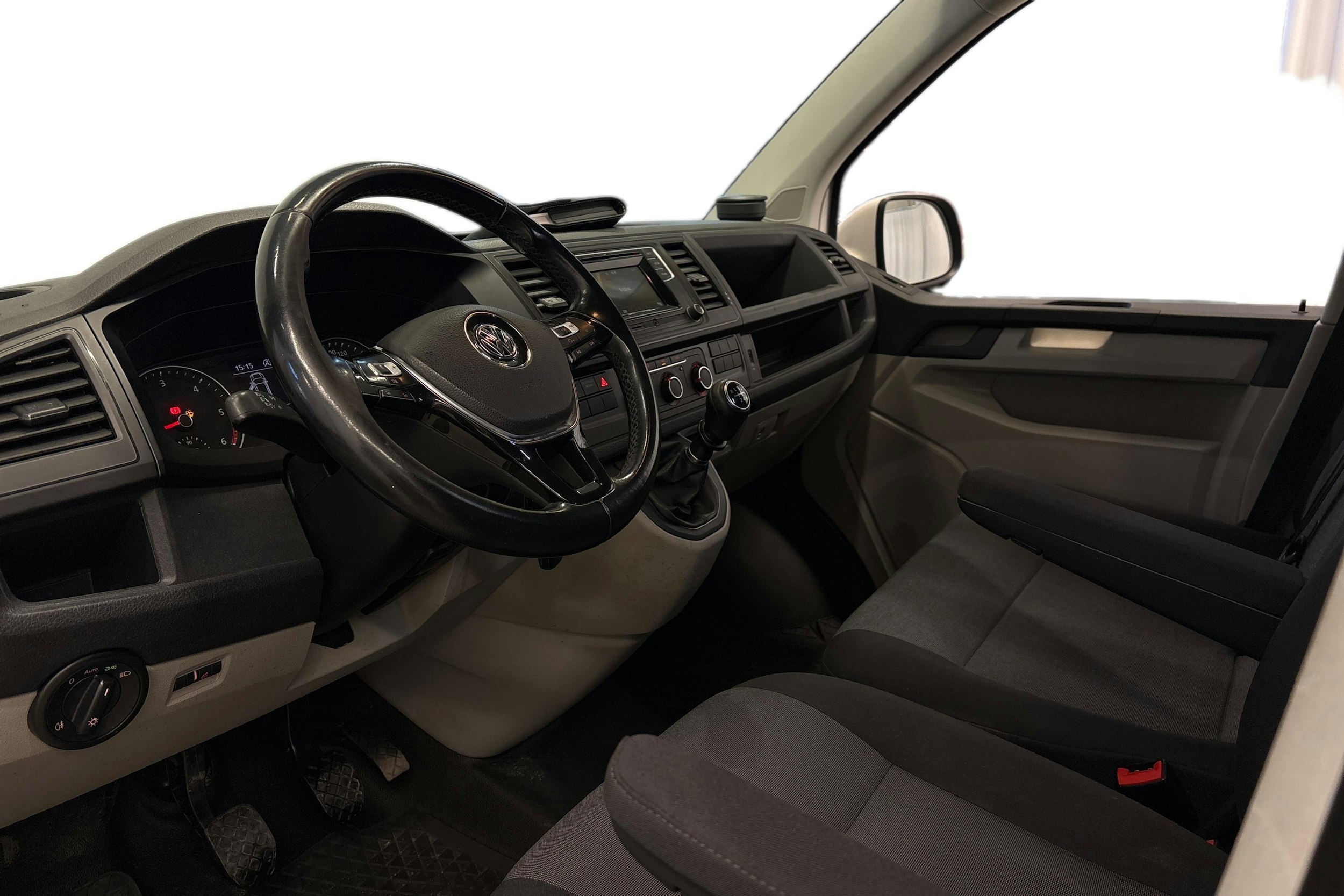 valkoinen Volkswagen Transporter 2018 kuva 6.