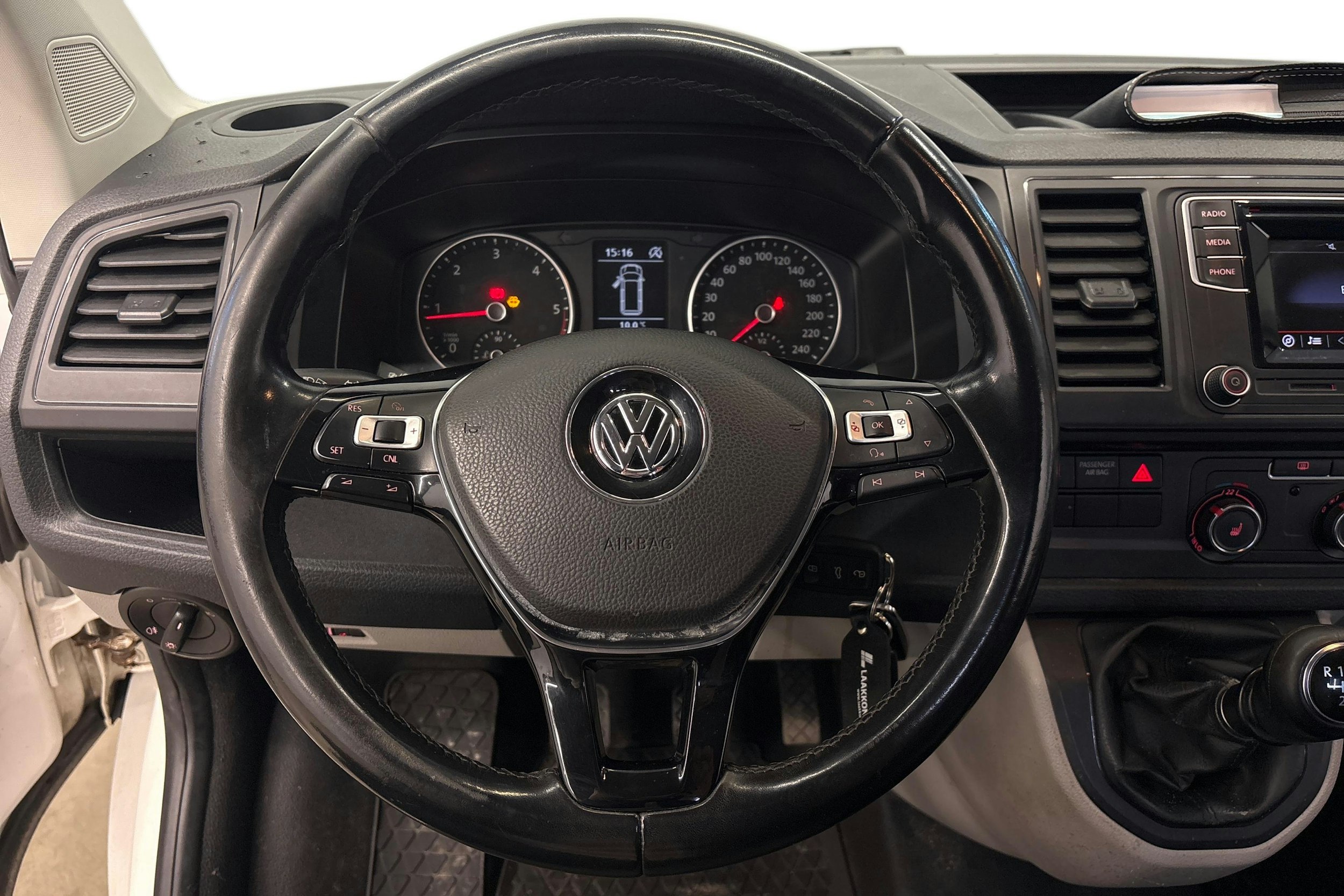 valkoinen Volkswagen Transporter 2018 kuva 8.