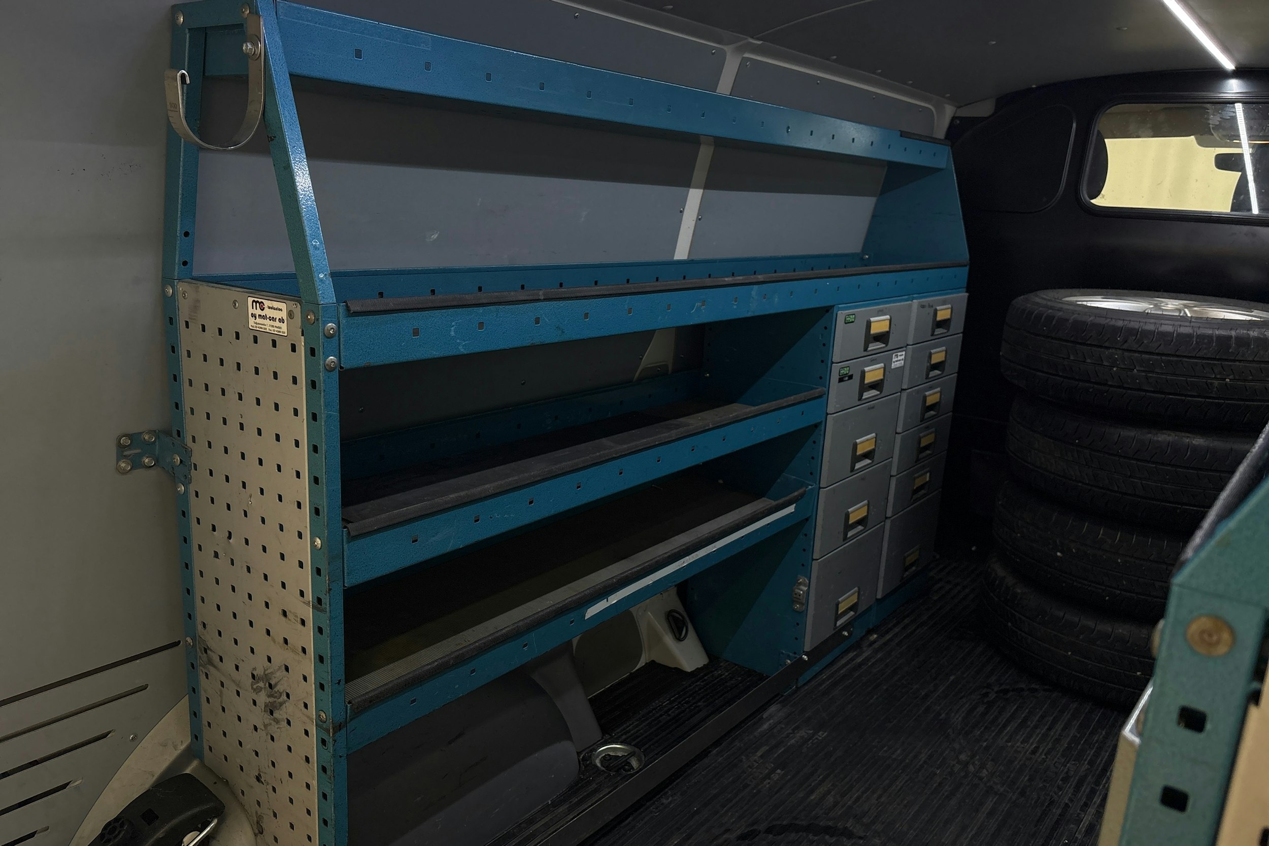 valkoinen Volkswagen Transporter 2018 kuva 13.