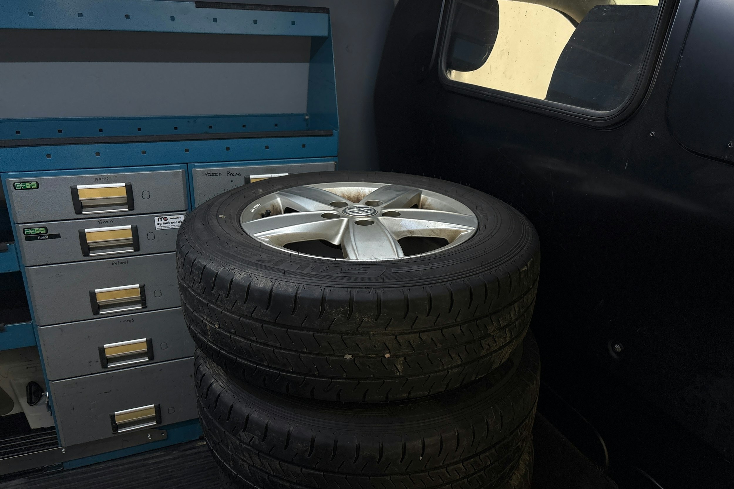 valkoinen Volkswagen Transporter 2018 kuva 15.