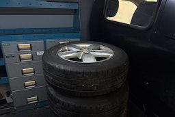 valkoinen Volkswagen Transporter 2018 kuva 15.