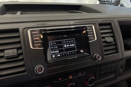 valkoinen Volkswagen Transporter 2018 kuva 19.