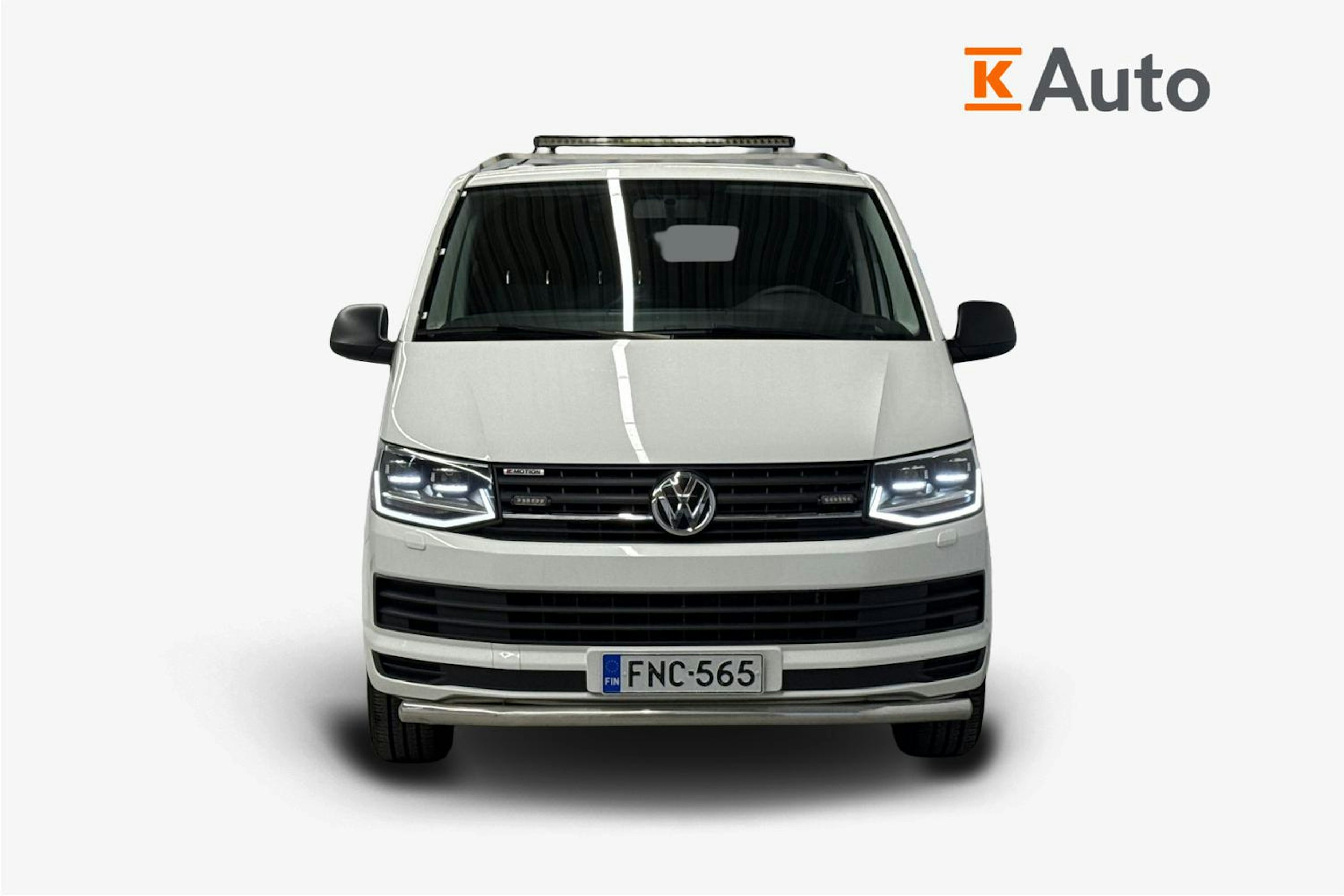 valkoinen Volkswagen Transporter 2018 kuva 5.