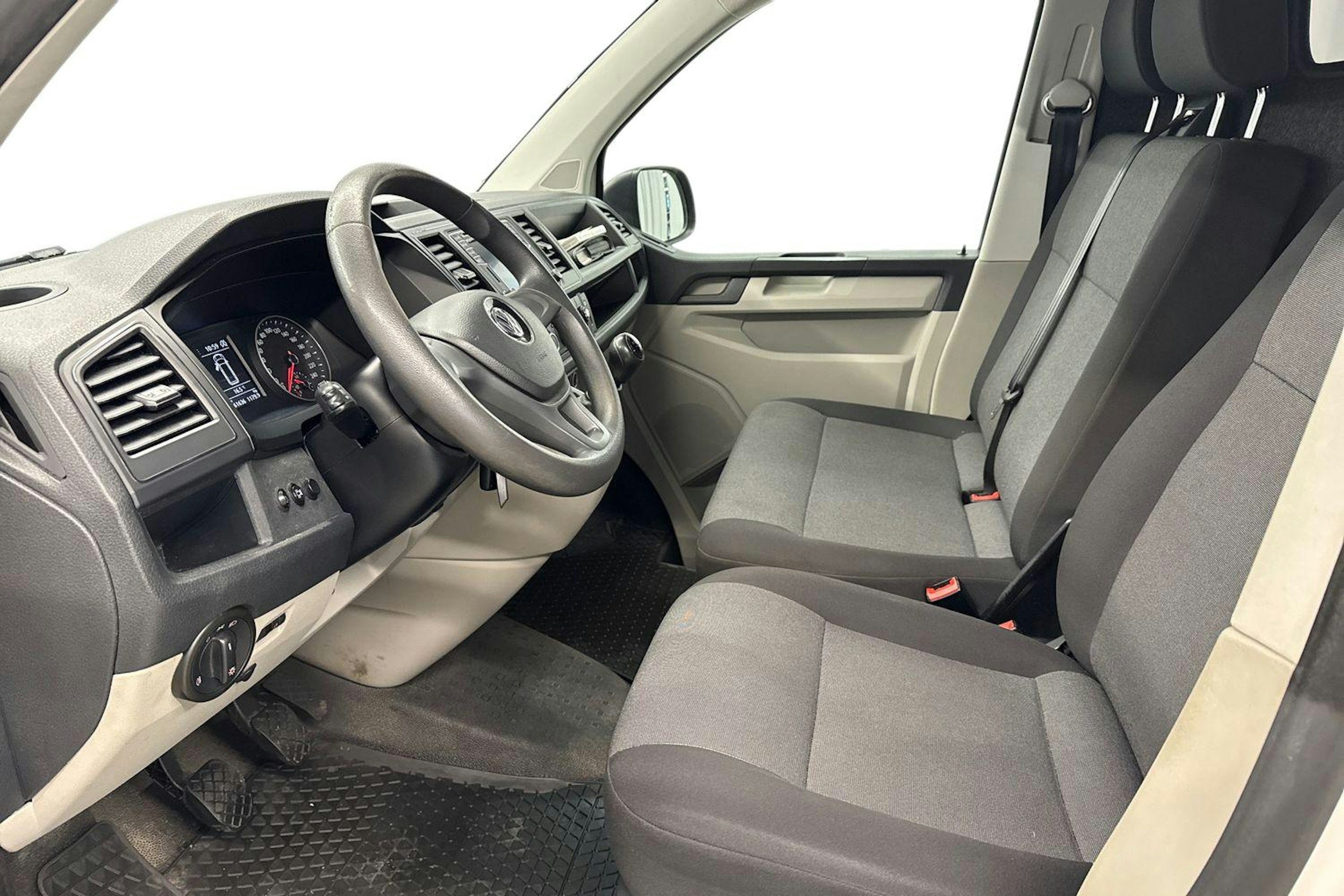 valkoinen Volkswagen Transporter 2018 kuva 8.