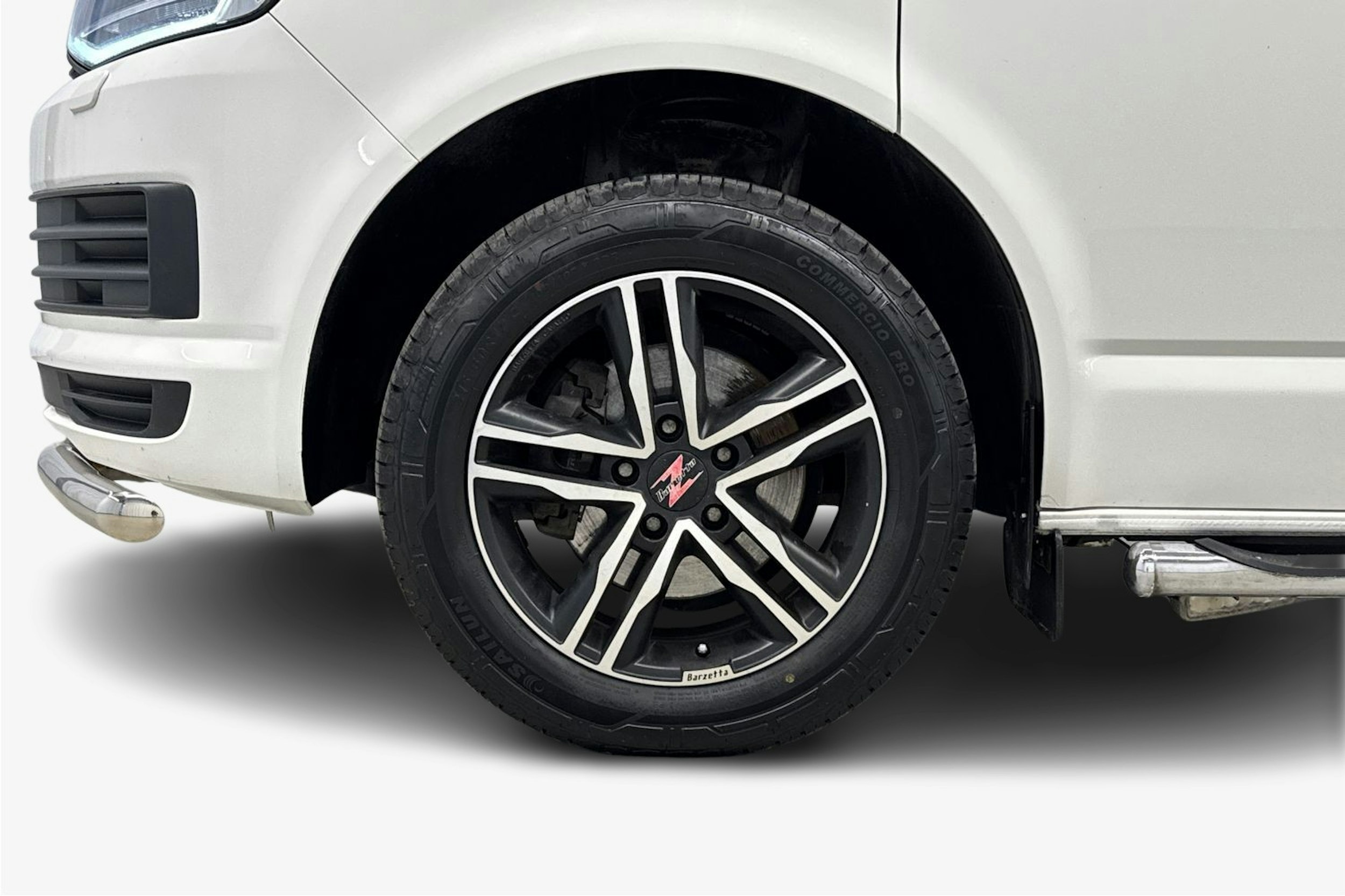 valkoinen Volkswagen Transporter 2018 kuva 12.