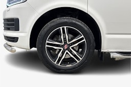 valkoinen Volkswagen Transporter 2018 kuva 12.