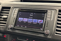 valkoinen Volkswagen Transporter 2018 kuva 16.